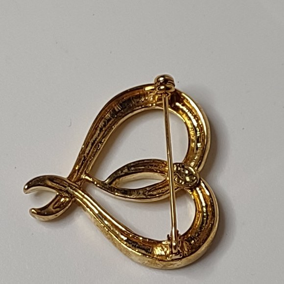Cute Gold Tone Heart Shaped Brooch - Picture 11 of 16